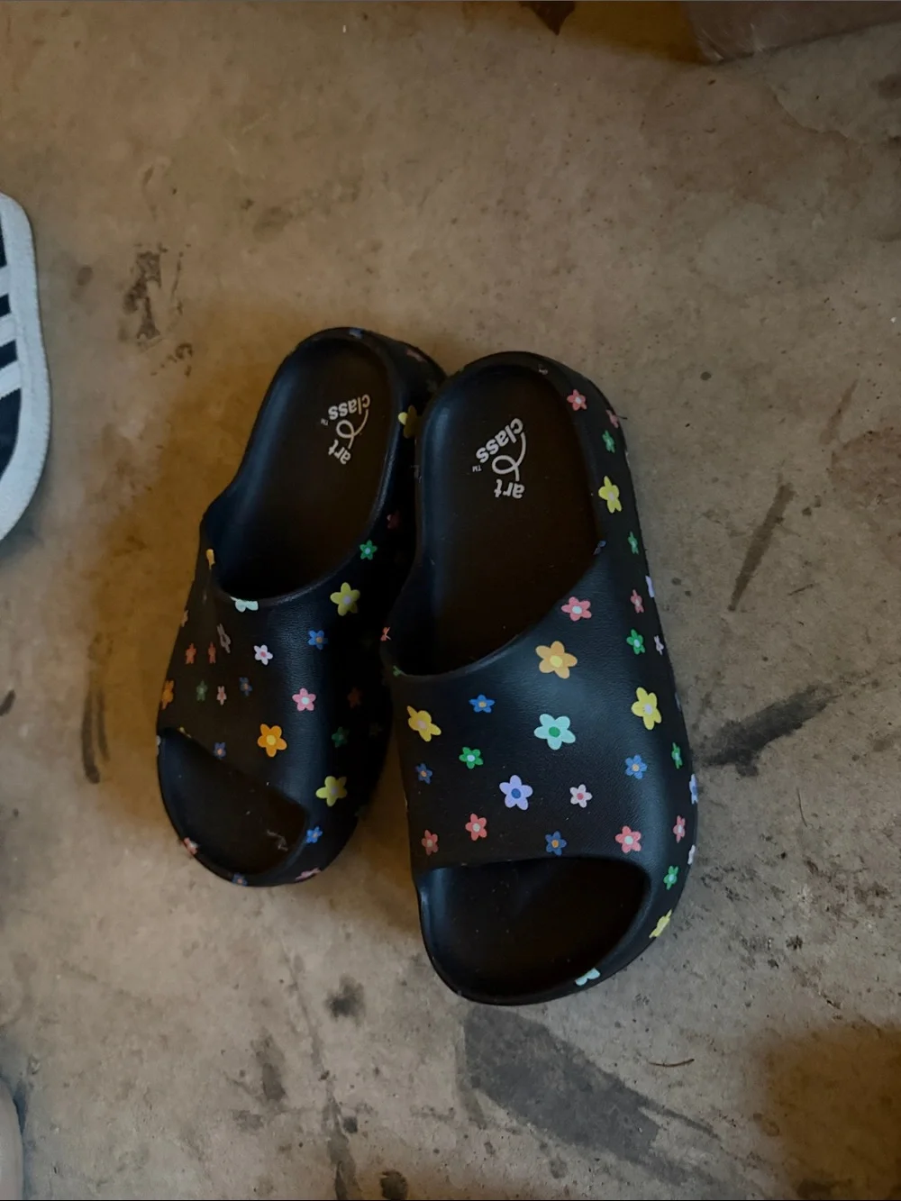 art class Black Slide Sandals with Multicolor Floral Print